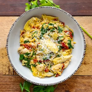 Spinach Artichoke Chicken Orzo Skillet – One pan